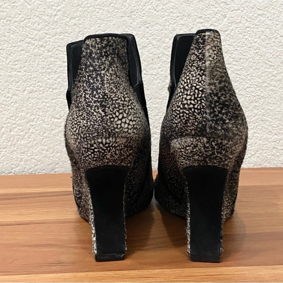 STUART WEITZMAN Dyed Calf Fur Hair Spliced Cavalino Curved Wedge Booties Size 8 - Picture 11 of 16